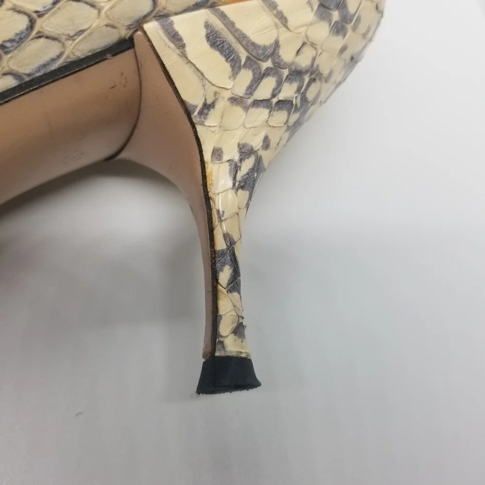 Miu Miu cream and gray snakeskin pointed toe pumps EU 37.5 - Picture 6 of 15